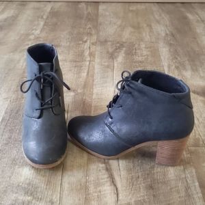 Toms Lunata lace up booties in metallic black